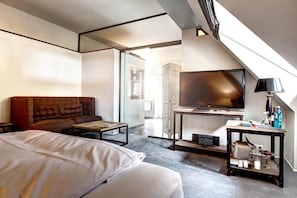 Premium bedding, individually decorated, individually furnished, desk - Hotel Gut Thansen (Soderstorf)