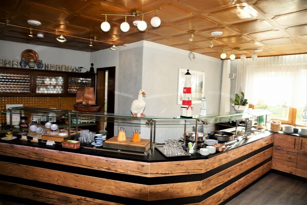 Buffet breakfast for a fee on weekdays