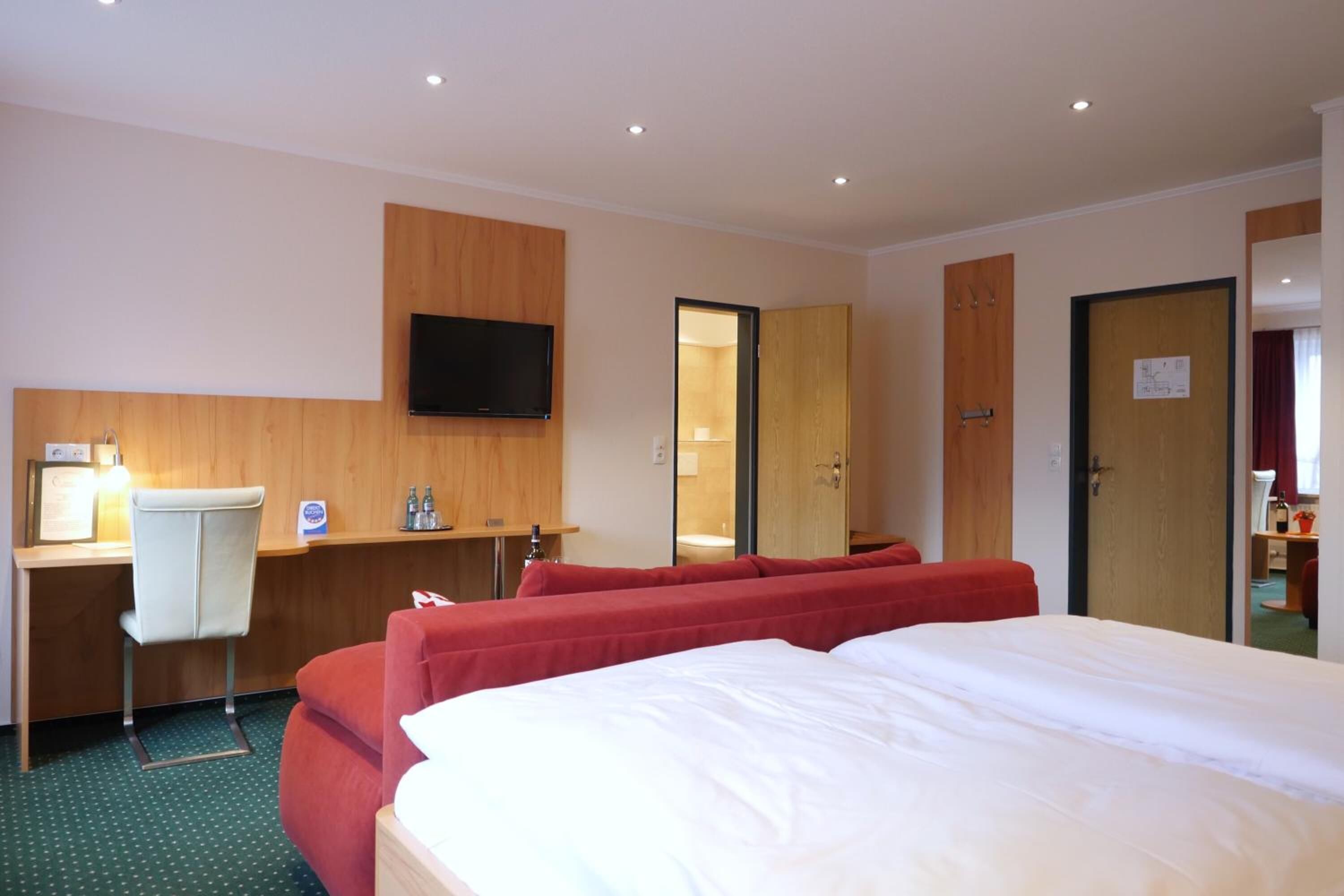 1 soveværelse, individuelt design, individuel indretning, skrivebord