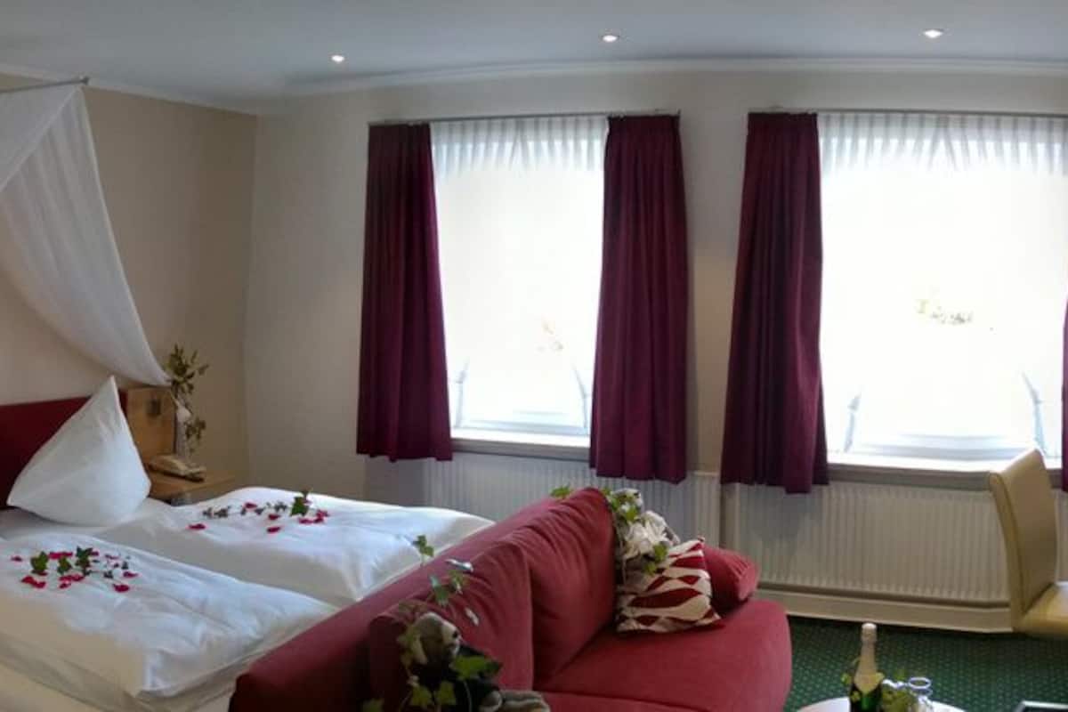 1 bedroom, desk, laptop workspace, blackout drapes