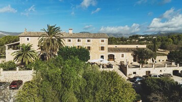 Fachada de la propiedad