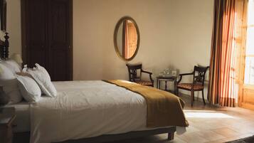 Klassieke kamer | Een kluis op de kamer, een bureau, gratis wifi, beddengoed