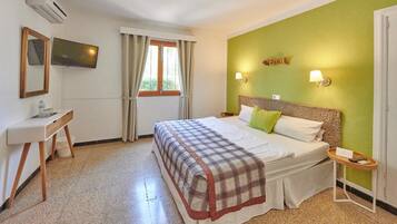 Desk, WiFi (free), bed sheets