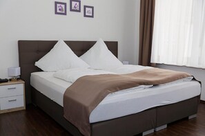 Standard Double Room | Desk, free WiFi, bed sheets