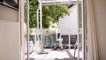 Panoramic Apartment, 1 Queen Bed, Kitchenette, Garden View | Terrace/patio