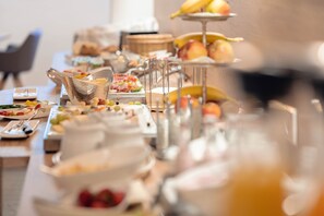 Petit déjeuner buffet servi tous les jours en supplément