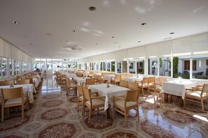 Aamiainen, lounas ja illallinen