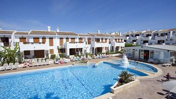 Outdoor pool, pool umbrellas, sun loungers