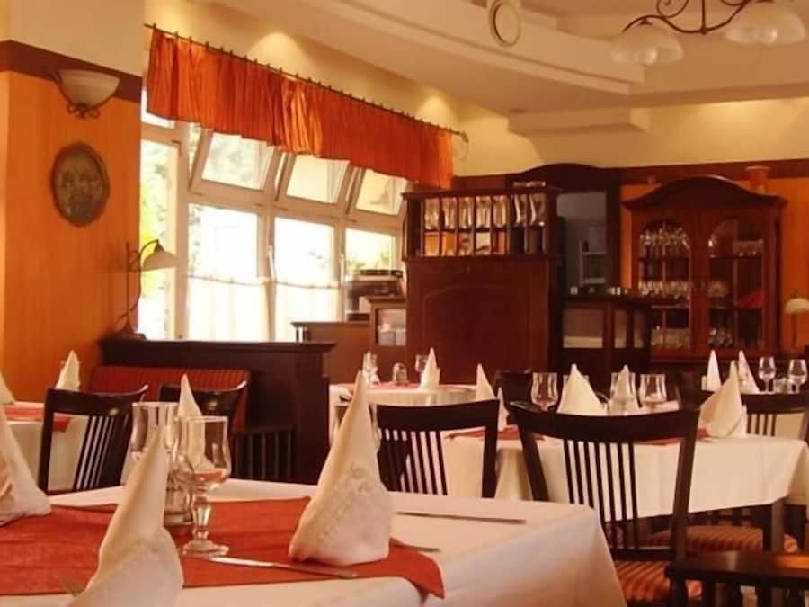 Breakfast and dinner served, Hungarian cuisine