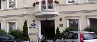 Tisza Alfa Hotel