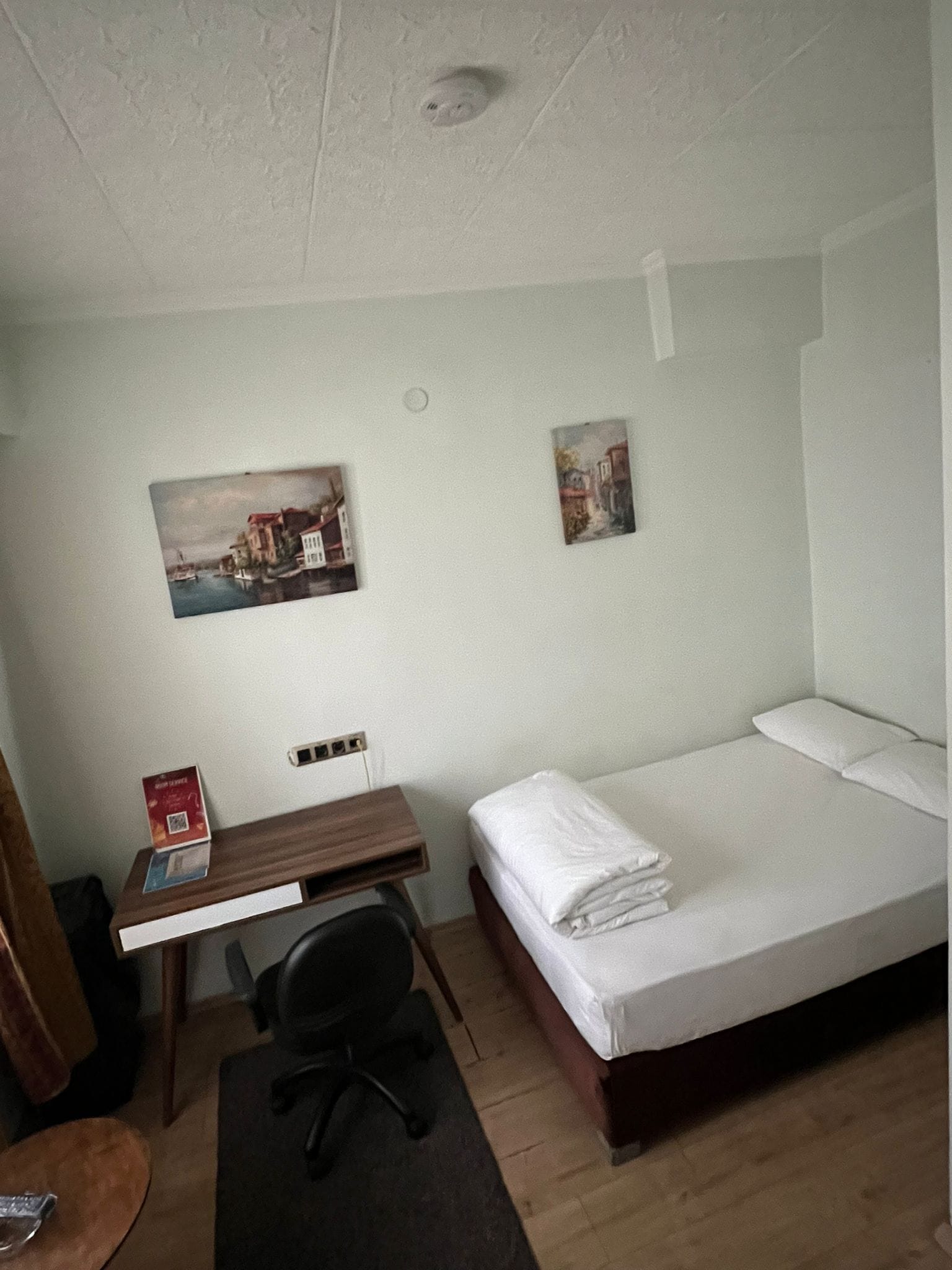 Quarto casal empresarial, 1 cama de casal, ar-condicionado, vista para a cidade | Roupas de cama premium, frigobar, cofres nos quartos, cortinas blackout