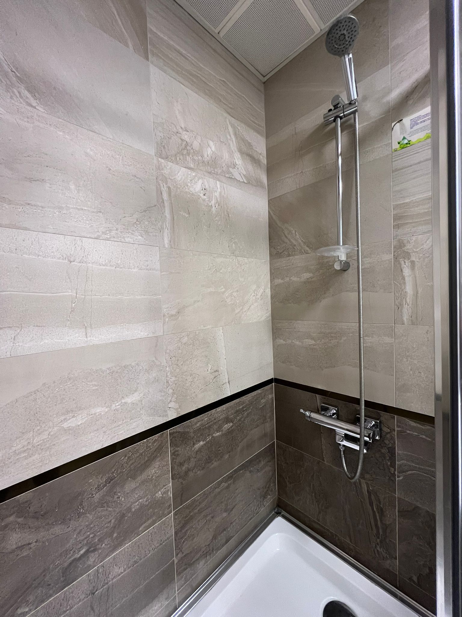 Business-Doppelzimmer, 1 Doppelbett, Klimaanlage, Stadtblick | Dusche im Bad