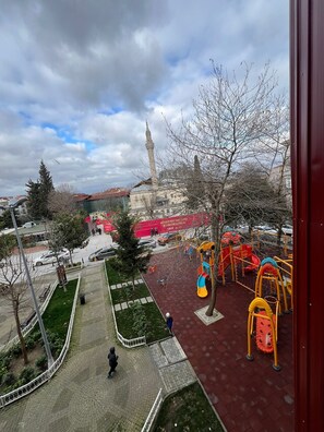 Habitación empresarial con 2 camas individuales, 2 camas individuales, aire acondicionado | Vista desde la habitación