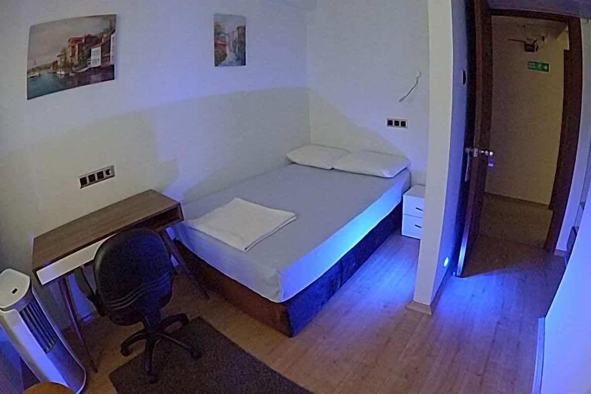 Dobbeltrom – business, 1 dobbeltseng, aircondition, byutsikt | Sengetøy av topp kvalitet, minibar, safe på rommet og blendingsgardiner