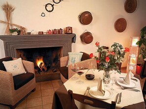 Se sirven desayunos, almuerzos y cenas; cocina local