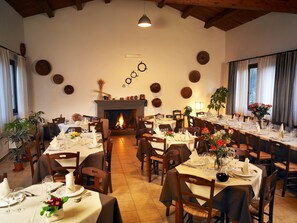 Breakfast, lunch, dinner served; local cuisine  - Hotel Su Baione (Abbasanta)
