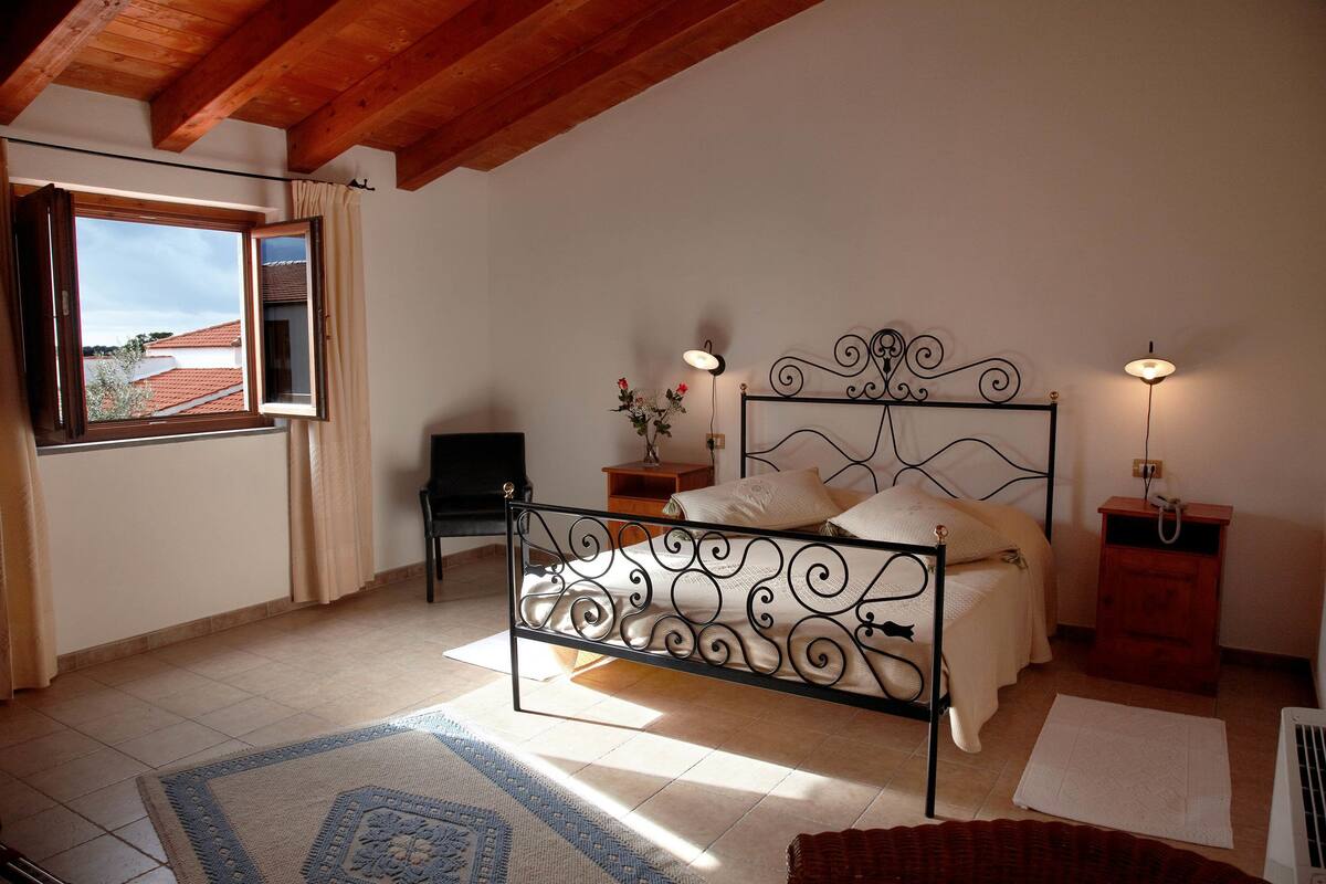 junior suite, 1 bedroom | minibar, desk