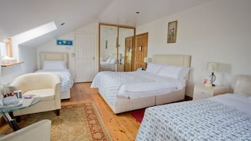 Family Room, Ensuite | Premium bedding, iron/ironing board, free WiFi, bed sheets