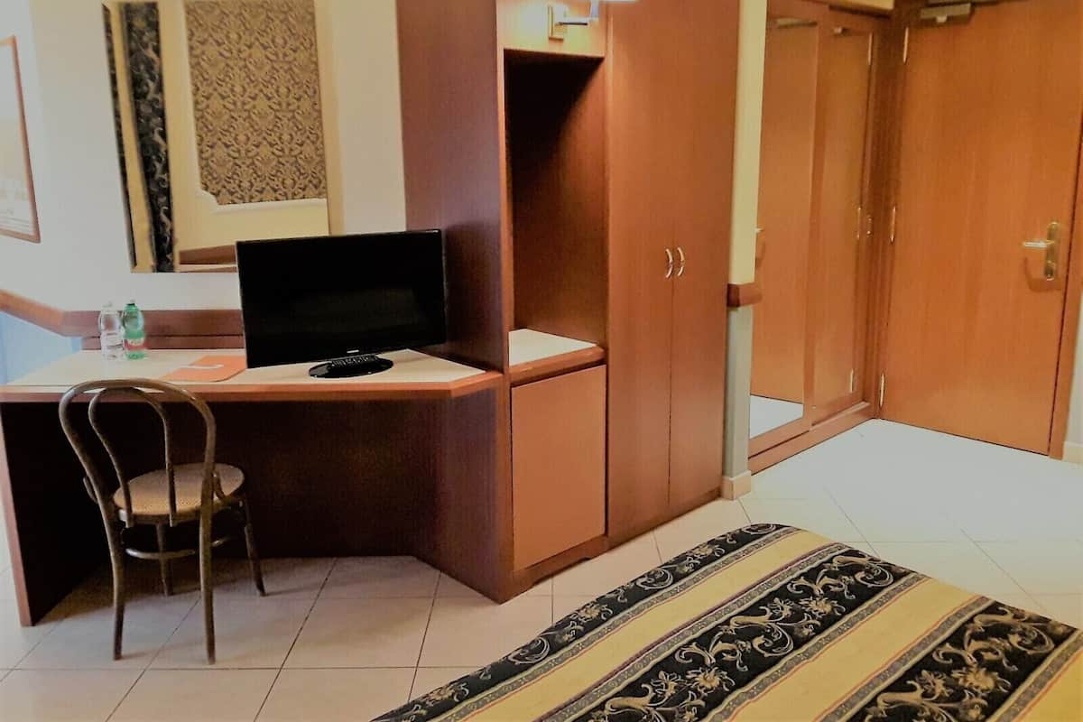 Literie de qualité, bureau, espace de travail pour ordinateurs portables