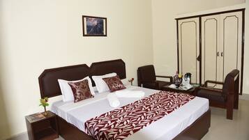 Executive Double or Twin Room, 1 Bedroom | Premium bedding, in-room safe, desk, soundproofing