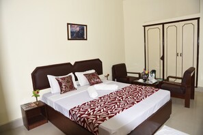 ห้องเอ็กเซ็กคิวทีฟดับเบิลหรือทวิน, 1 ห้องนอน | เครื่องนอนระดับพรีเมียม, ตู้นิรภัยในห้องพัก, โต๊ะทำงาน, ห้องเก็บเสียง