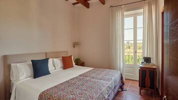 Deluxe tweepersoonskamer | Een kluis op de kamer, gratis wifi, beddengoed