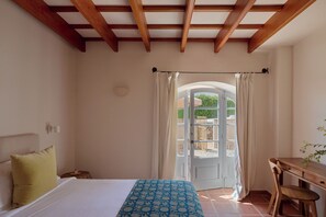 頂級套房, 泳池景觀 | 客房內保險箱、免費無線上網、床單