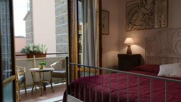 Camera tripla, bagno privato | Biancheria da letto di alta qualità, con stile personalizzato