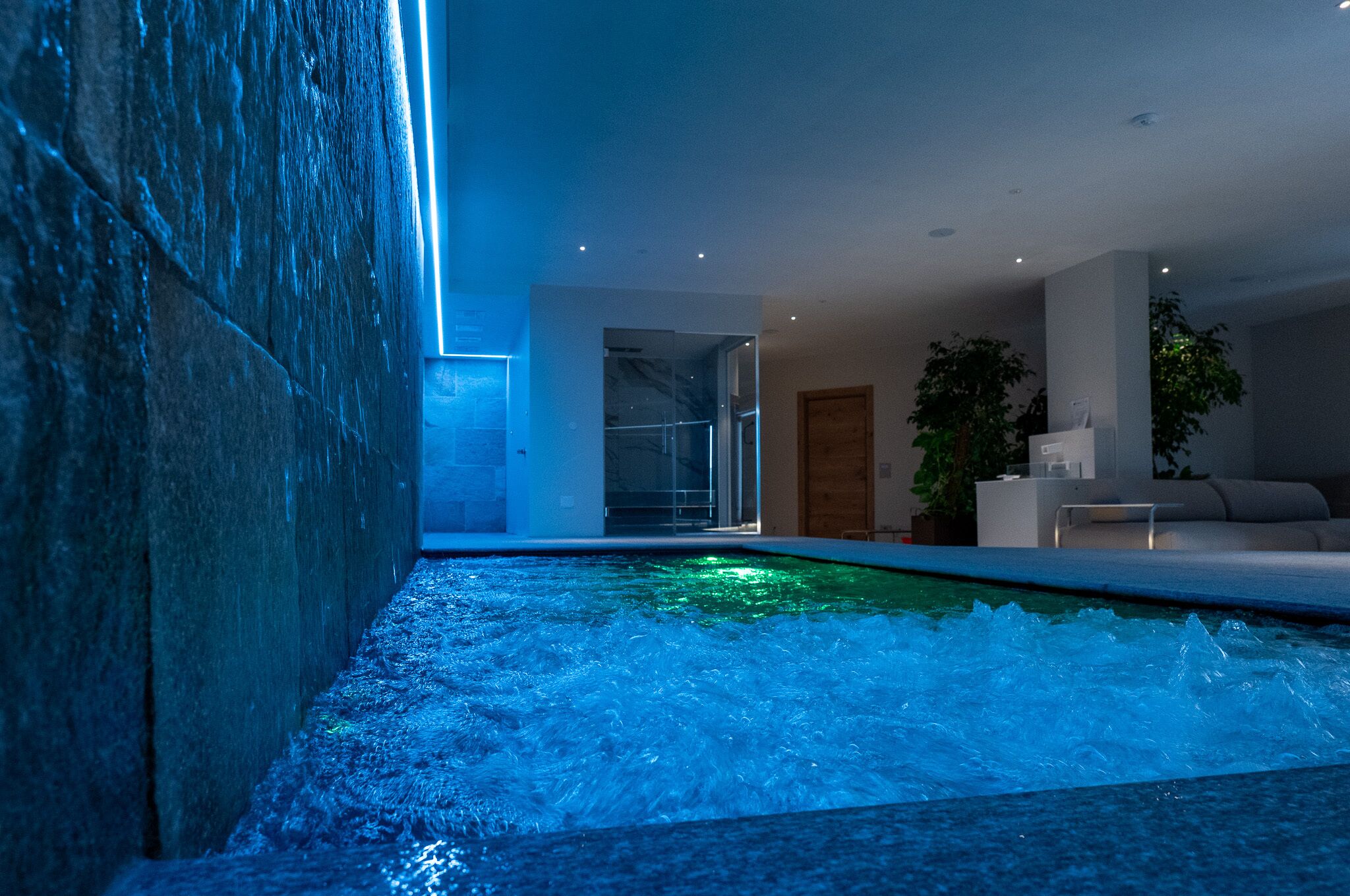 Sauna, hot tub, steam room, massages