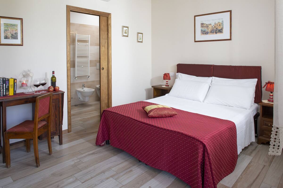 WiFi (free), bed sheets
