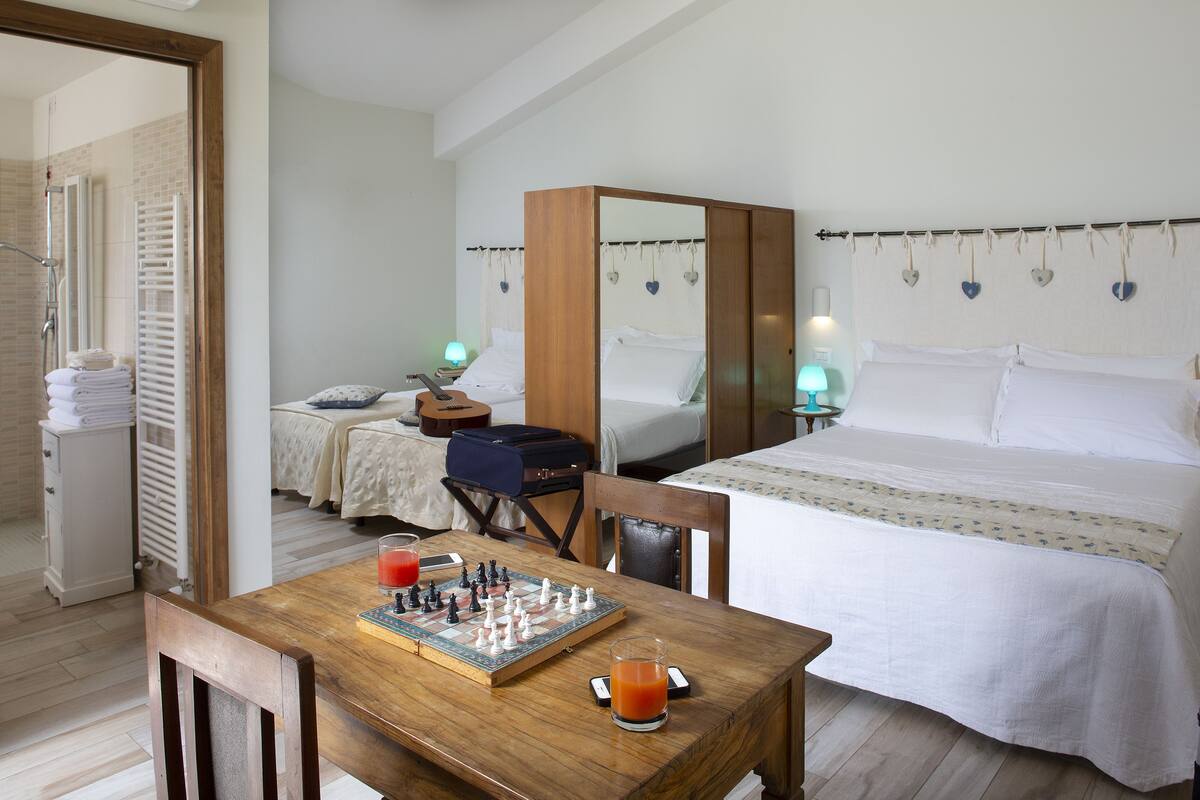 Quadruple Room | WiFi (free), bed sheets