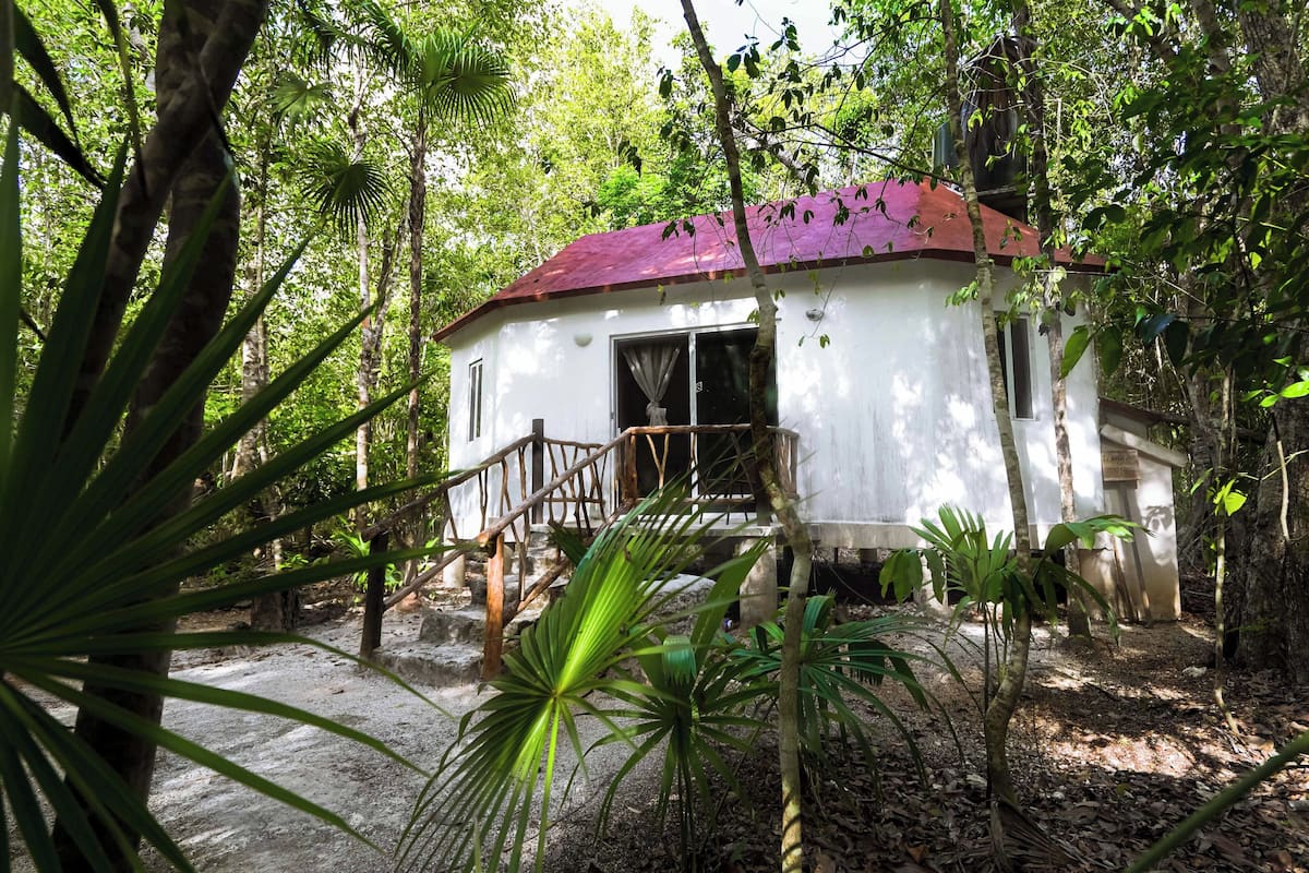 Bungalo Renacer | 1 bedroom, premium bedding, individually decorated, bed sheets