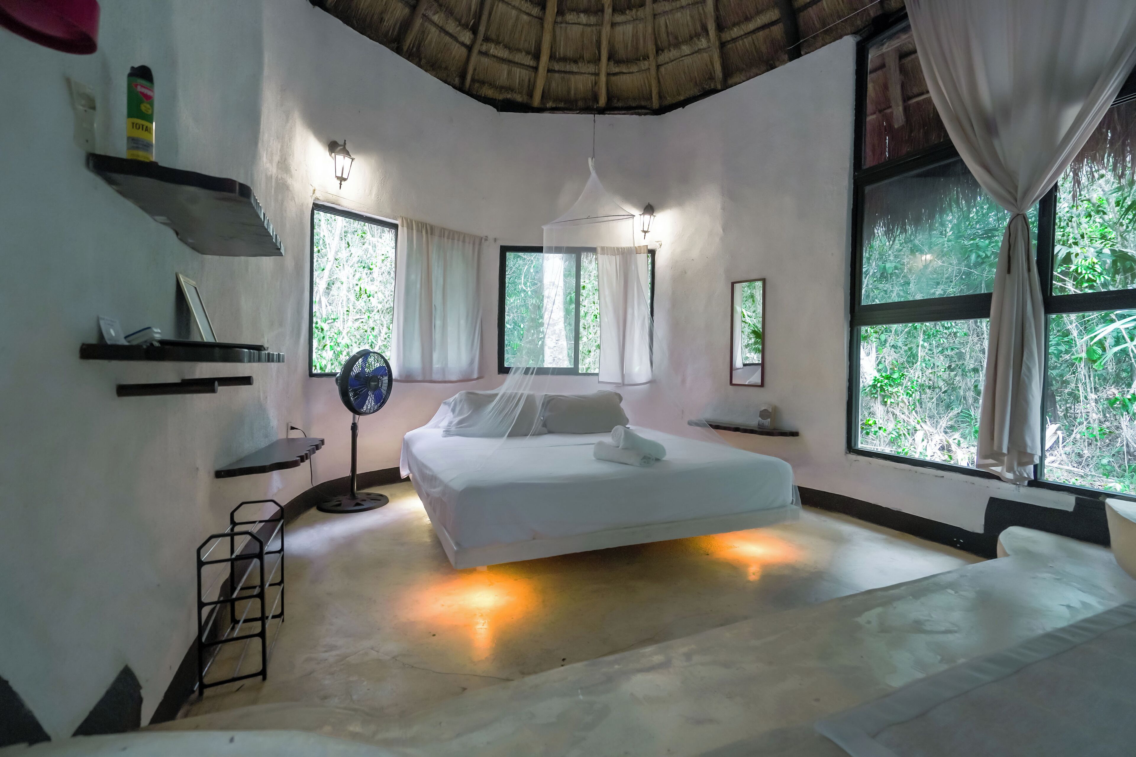 Bungalo Equilibrio | 高級寝具、客室ごとに異なる装飾、ベッドシーツ