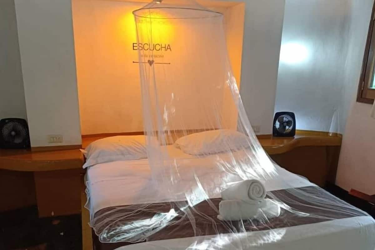Bungalo Raíz | 1 bedroom, premium bedding, individually decorated, bed sheets