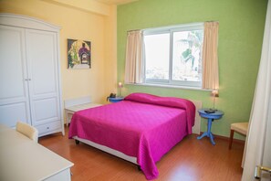 Standard Triple Room | Minibar, in-room safe, desk, blackout drapes - Grand Hotel Paclà (Avola)