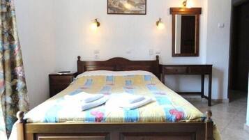 Apartment, 2 Bedrooms | Iron/ironing board, free cribs/infant beds, free WiFi, bed sheets