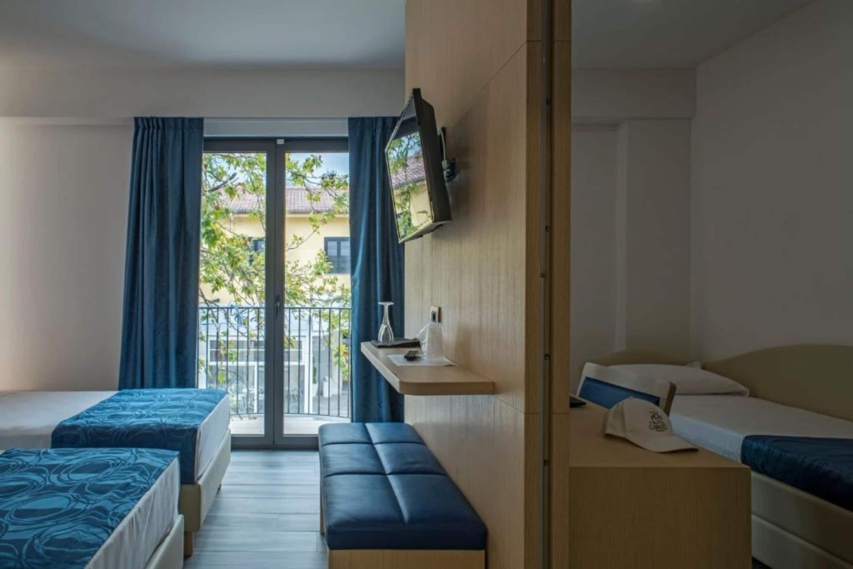 junior suite | in-room safe, desk, soundproofing, cots/infant beds