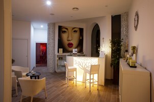 Couples treatment rooms, Turkish bath, body treatments