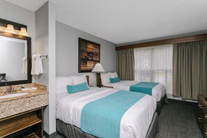 Habitación estándar, 2 camas matrimoniales | Escritorio, cortinas blackout, wifi gratis y ropa de cama 