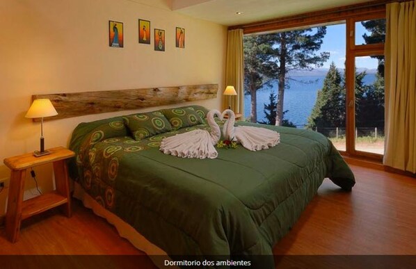 Ferienhütte, Seeblick | Pillowtop-Betten, Zimmersafe, individuell dekoriert