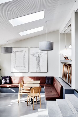 Lobby sitting area - Strandhotel Røsnæs (Kalundborg)