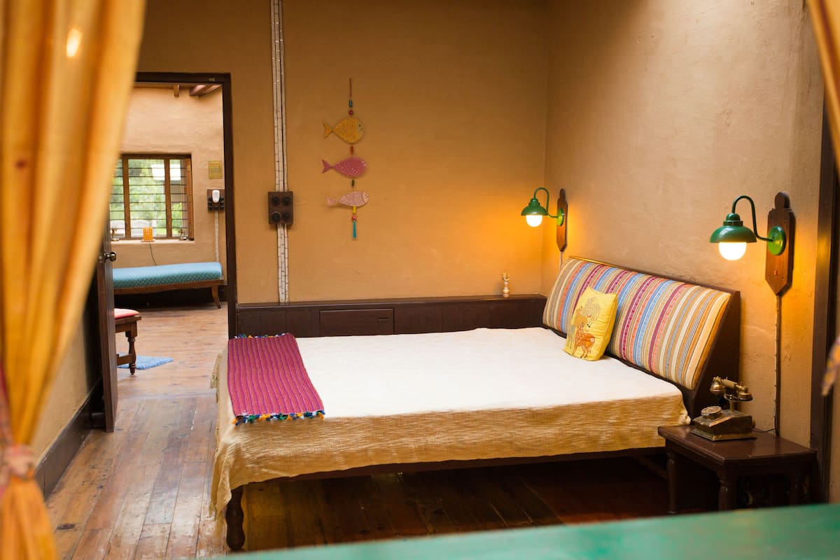 Rollaway beds, bed sheets