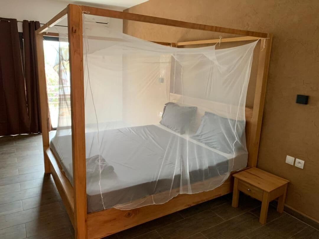 Premium bedding, in-room safe, free WiFi