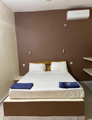 Sengetøy av topp kvalitet, safe på rommet og wi-fi (inkludert)