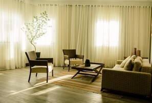 32-inch flat-screen TV with cable channels, TV - Cricaré Praia Hotel (Conceicao da Barra)