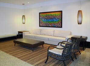 32-inch flat-screen TV with cable channels, TV - Cricaré Praia Hotel (Conceicao da Barra)