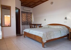 Tempur-Pedic-senge, pengeskab på værelset, skrivebord, gratis Wi-Fi