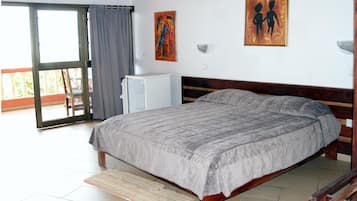 Colchones Tempur-Pedic, caja de seguridad en la habitación y escritorio