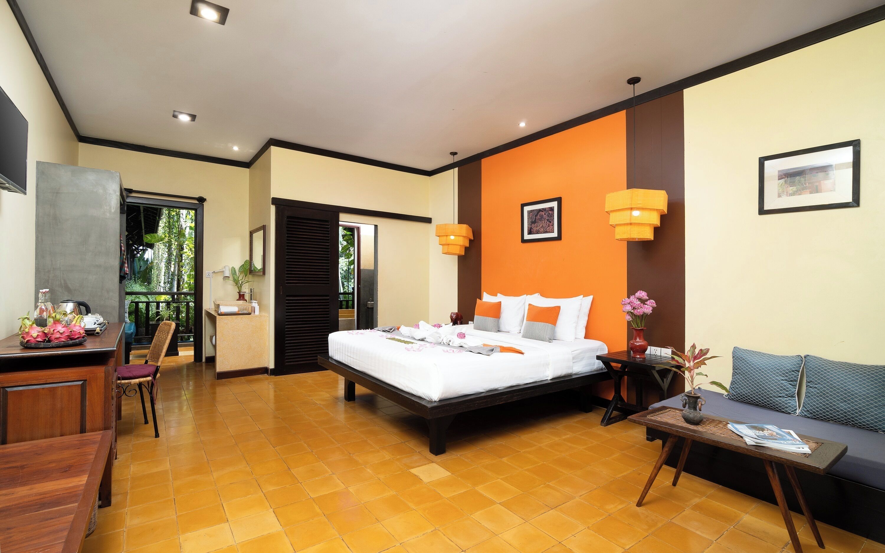 1 多间卧室、高档床上用品、加厚床垫、迷你吧