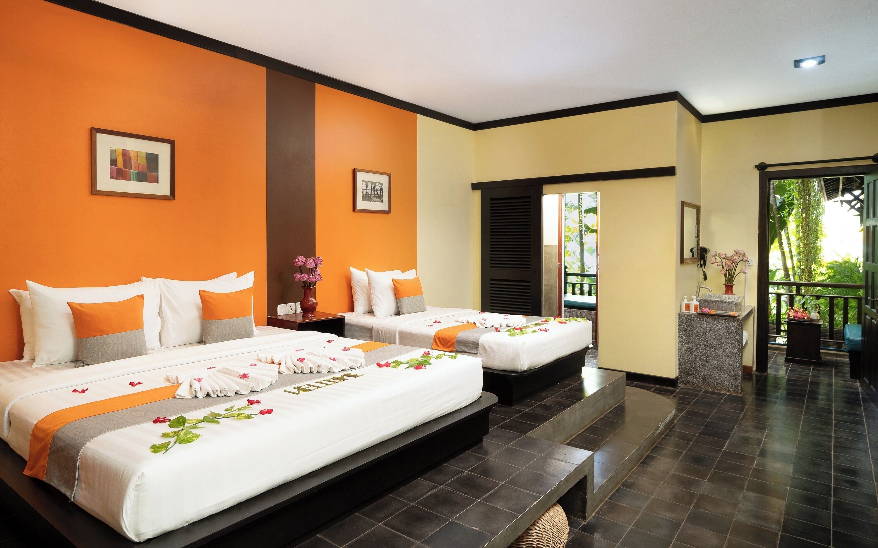 家庭套房, 陽台, 泳池景觀 (Free 2ways Transfer) | 1 間臥室、高級寢具、舒適加層、迷你吧